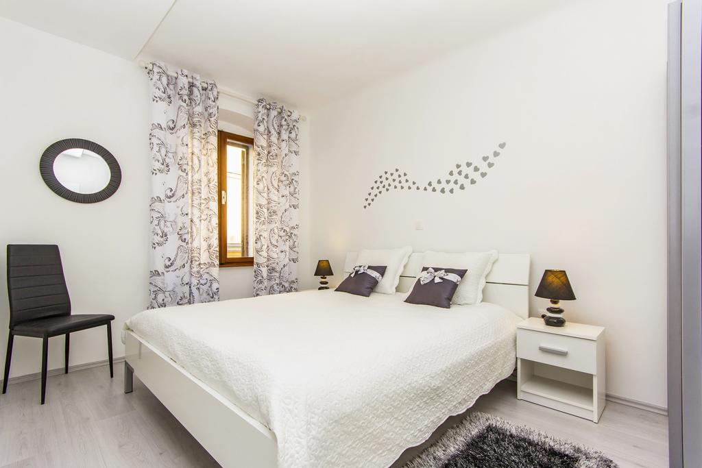 Center Apartment Lori Pula Zewnętrze zdjęcie