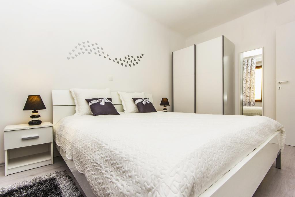 Center Apartment Lori Pula Zewnętrze zdjęcie