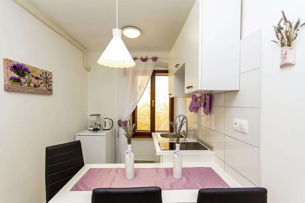 Center Apartment Lori Pula Zewnętrze zdjęcie